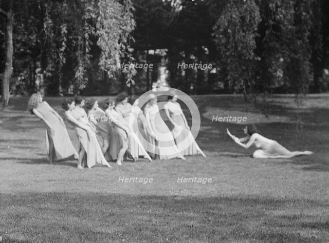 Strauss, Sarah Mildred, and pupils, 1932 June 5. Creator: Arnold Genthe.