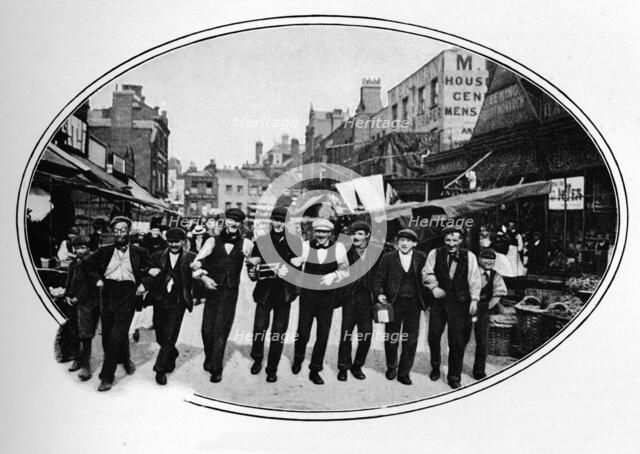 Street melody, London, c1901 (1901). Artist: Unknown.
