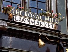 Street name sign in the Royal Mile, Edinburgh, Scotland. Creator: Peter Thompson