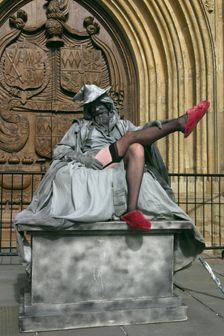 Street artist, Bath, Avon. Creator: Peter Thompson