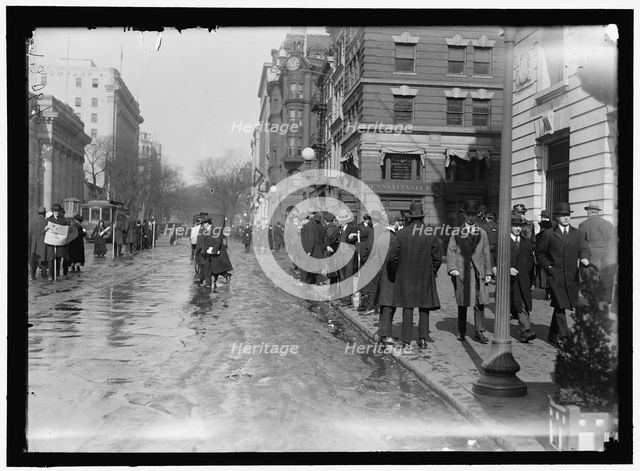 Street scene, near G Street, Washington, D.C., between 1913 and 1918. Creator: Harris & Ewing.