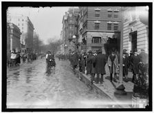 Street scene, near G Street, Washington, D.C., between 1913 and 1918. Creator: Harris & Ewing