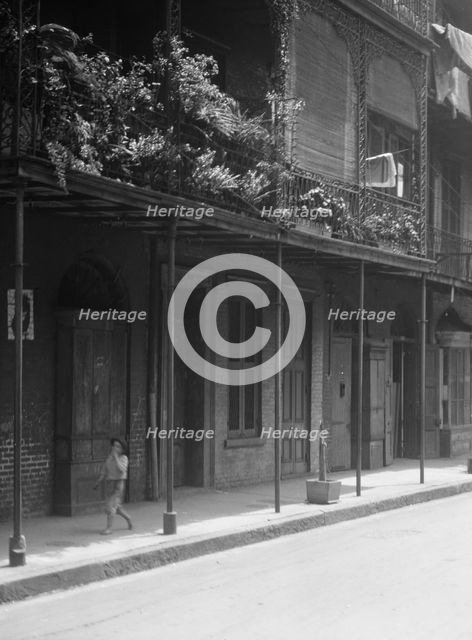 Street scene, New Orleans, between 1920 and 1926. Creator: Arnold Genthe.