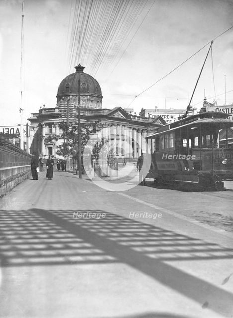 Street scene out the front of Customs House, Brisbane, Queensland, 1905. Creator: Robert Augustus Henry L'Estrange.