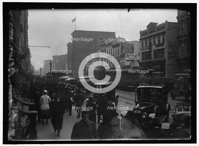 Street Scene, between 1913 and 1918. Creator: Harris & Ewing.