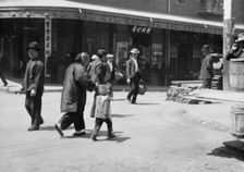 Street scene, Chinatown, San Francisco, between 1896 and 1906. Creator: Arnold Genthe