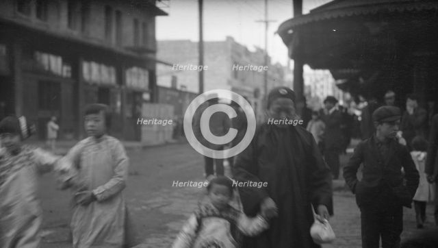 Street scene, Chinatown, San Francisco, between 1896 and 1906. Creator: Arnold Genthe.
