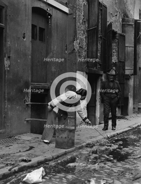 Street scene, Chinatown, San Francisco, between 1896 and 1906. Creator: Arnold Genthe.