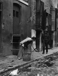 Street scene, Chinatown, San Francisco, between 1896 and 1906. Creator: Arnold Genthe