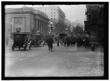 Street scene, corner of G Street, Washington, D.C., between 1913 and 1918. Creator: Harris & Ewing