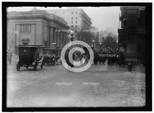 Street scene, corner of G Street, Washington, D.C., between 1913 and 1918. Creator: Harris & Ewing.