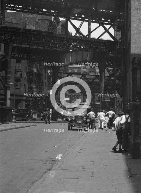 Street scene in New York City, between 1896 and 1942. Creator: Arnold Genthe.