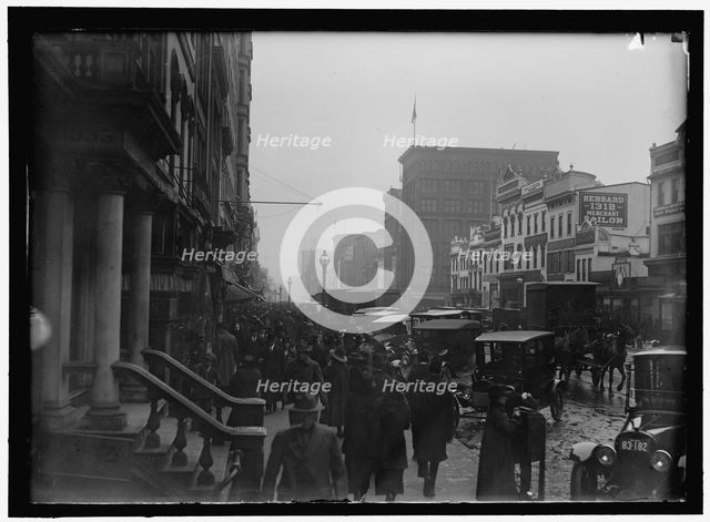 Street scene, Washington, D.C., between 1913 and 1918. Creator: Harris & Ewing.
