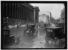 Street scene, Washington, D.C., between 1913 and 1918. Creator: Harris & Ewing