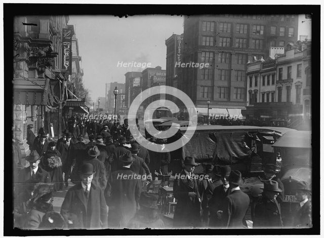 Street scene, Washington, D.C., between 1913 and 1918. Creator: Harris & Ewing.