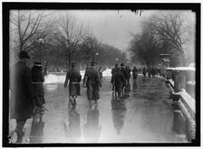 Street scene, Washington, D.C., between 1913 and 1918. Creator: Harris & Ewing