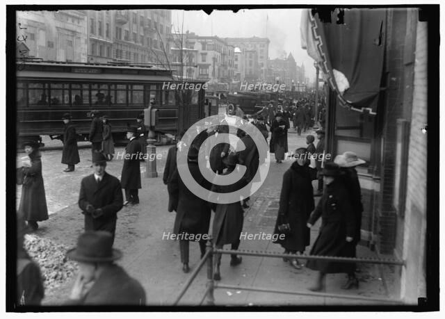 Street scene, Washington, D.C., between 1913 and 1918. Creator: Harris & Ewing.