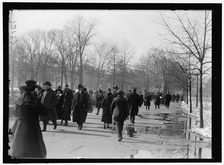 Street scene, Washington, D.C., between 1913 and 1918. Creator: Harris & Ewing