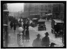 Street scene, with snow, Washington, D.C., between 1913 and 1918. Creator: Harris & Ewing