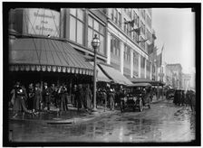 Street scene, Woodward & Lothrop, 11th and F Streets, NW, Washington, D.C, between 1913 and 1918. Creator: Harris & Ewing