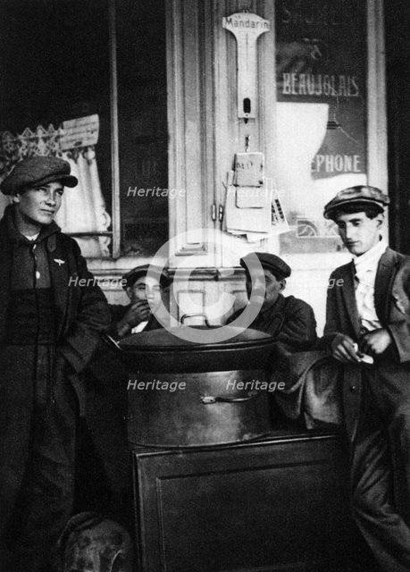 Street sellers of roasted chestnuts, Paris, 1931.Artist: Ernest Flammarion