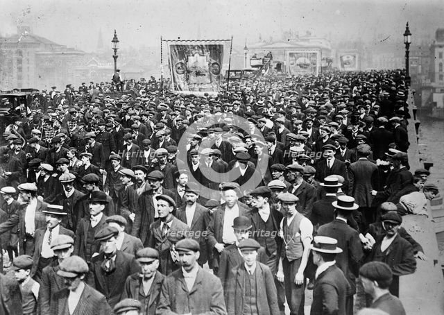 Strikers crossing London Bridge, between c1910 and c1915. Creator: Bain News Service.