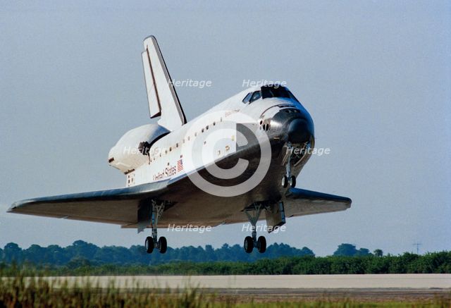 STS-47 Endeavour landing at Kennedy Space Center, USA, September 20, 1992.  Creator: NASA.