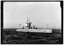 Submarine, #40, the USS L-1 (SS-40), between 1915 and 1918. Creator: Harris & Ewing