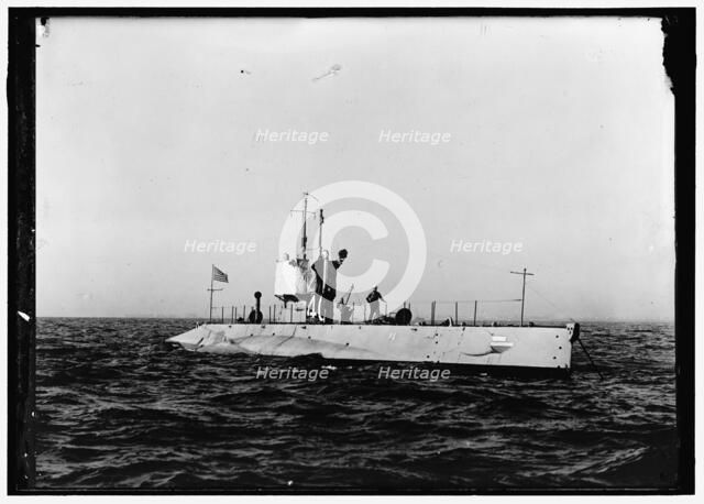 Submarine, #40, the USS L-1 (SS-40), between 1915 and 1918. Creator: Harris & Ewing.