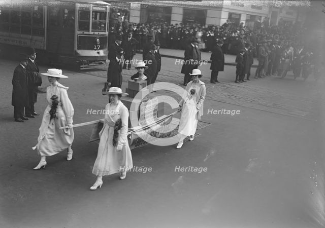 Suf. [i.e. suffrage] parade, 1917. Creator: Bain News Service.