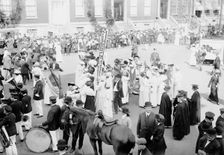 Suffrage Paraders, N.Y., between c1910 and c1915. Creator: Bain News Service