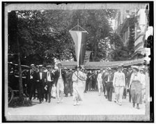 Suffragettes, between 1910 and 1920. Creator: Harris & Ewing