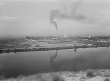 Sugar beet factory (Amalgamated Sugar Company) along..., Nyssa, Malheur County, Oregon, 1939. Creator: Dorothea Lange