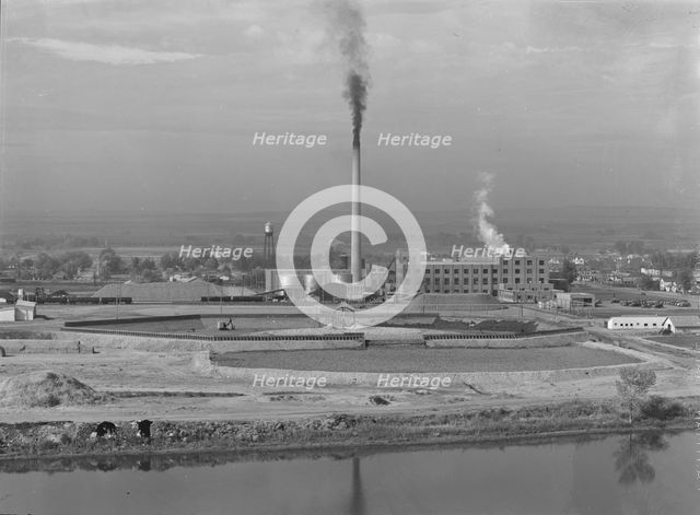 Sugar beet factory (Amalgamated Sugar Company) along..., Nyssa, Malheur County, Oregon, 1939. Creator: Dorothea Lange.