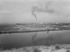 Sugar beet factory (Amalgamated Sugar Company) along..., Nyssa, Malheur County, Oregon, 1939. Creator: Dorothea Lange