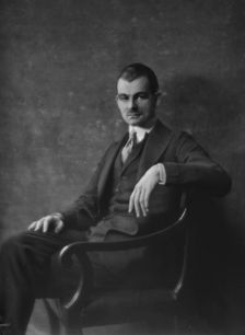 Sullivan, Noel, Mr., portrait photograph, 1915. Creator: Arnold Genthe