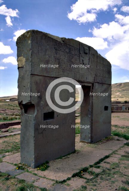Sun door', monolith decorated with the god Viracocha.