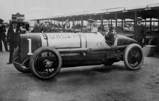Sunbeam 350 hp, Kenelm Lee Guinness at Brooklands 1922. Creator: Unknown