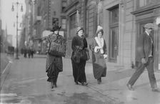 Sunday, 5th Ave., between c1910 and c1915. Creator: Bain News Service