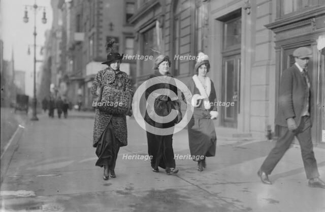 Sunday, 5th Ave., between c1910 and c1915. Creator: Bain News Service.