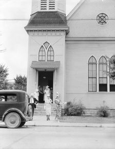 Sunday morning, Dayton, Tennessee, 1936. Creator: Dorothea Lange
