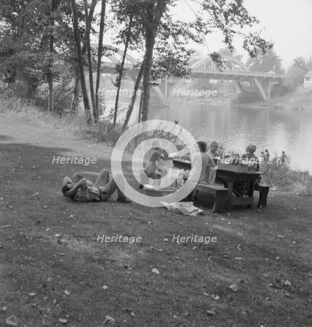 Sunday family picnic, Grants Pass, Josephine County, Oregon, 1939. Creator: Dorothea Lange.