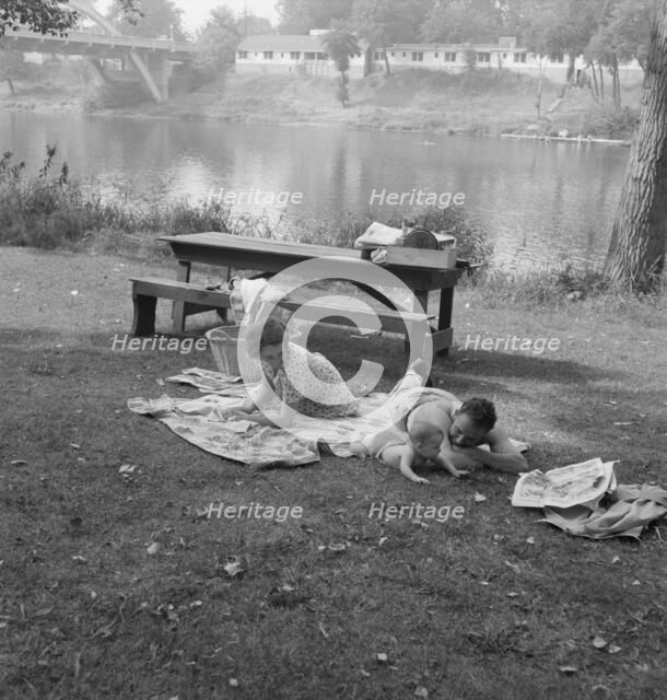 Sunday picnic in park on the Rogue River..., Grants Pass, Josephine County, Oregon, 1939. Creator: Dorothea Lange.