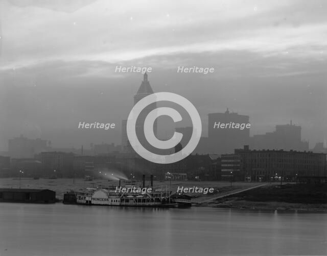 Sunset across the Ohio, Cincinnati, O[hio], between 1900 and 1920. Creator: Unknown.