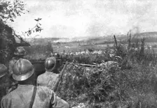 'Sur L'Aisne; sur le front de l'armee Mangin; preparation d'artillerie pour l'attaque qui..., 1918. Creator: Unknown