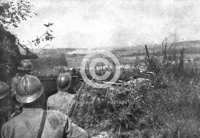 ''Sur L'Aisne; sur le front de l'armee Mangin; preparation d'artillerie pour l'attaque qui..., 1918. Creator: Unknown.