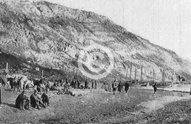 ''Sur la Cote Albanaise, a Saint-Jean-De-Medua; troupes serbes sur la plage.', 1916. Creator: Samson Tchernoff.