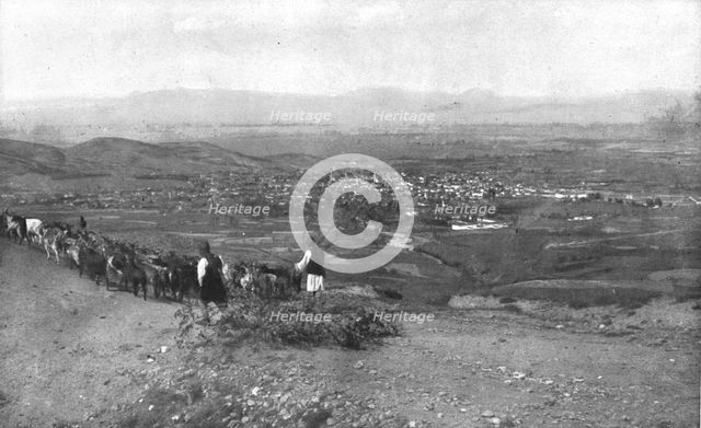 'Sur la route de Monastir ; Monastir, vue des hauteurs du Sud-Ouest ; a l'horizon, les montagnes de  Creator: Unknown.