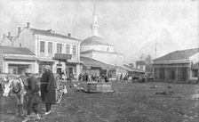 Sur la route de Monastir ; La grande place de Monastir 1916. Creator: Unknown