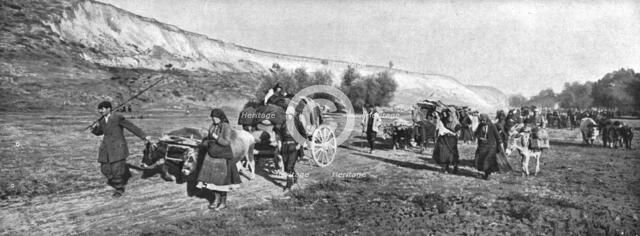 'Sur la route de Monastir ; les populations de la region Sud du Monastir fuyant vers l'arriere a tra Creator: Unknown.